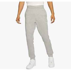 Nike Men’s tapered joggers new